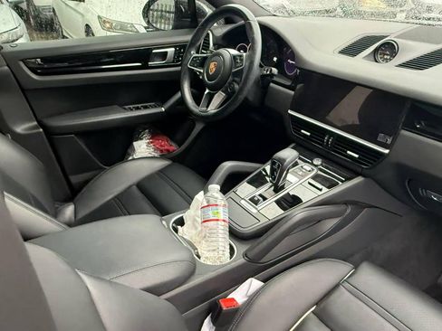 Used 2021 Porsche Cayenne Coupe image 5
