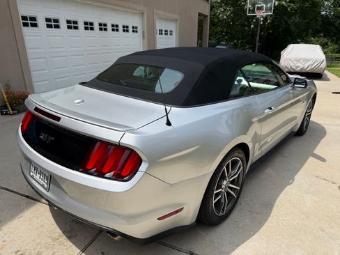 Used 2017 Ford Mustang GT Premium RWD image 8