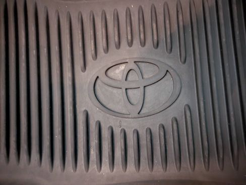 Used 2017 Toyota Highlander XLE image 23