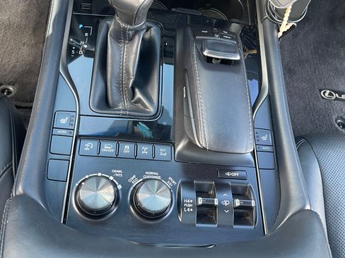 Used 2018 Lexus LX 570 4WD image 25