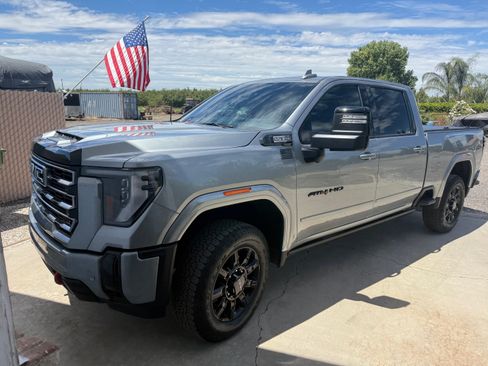 Used 2025 GMC Sierra 2500 AT4 w/ AT4 Premium Plus Package AWD/4WD image 5