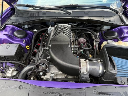 Used 2018 Dodge Charger SRT image 13