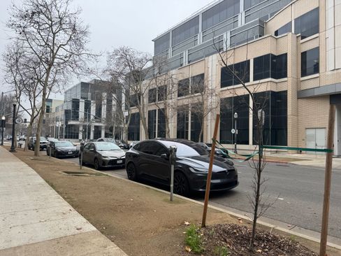 Used 2023 Tesla Model X Plaid image 1