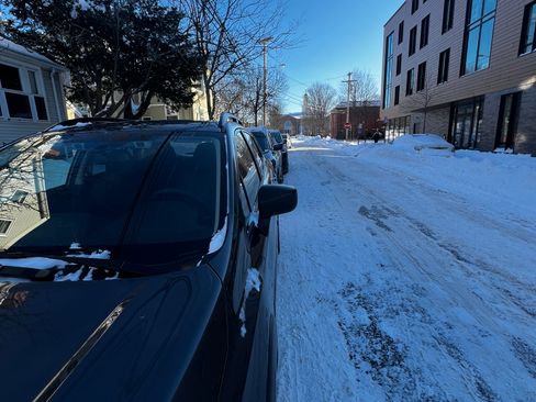 Used 2023 Subaru Crosstrek 2.0i image 2