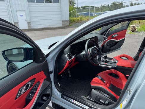 Used 2023 BMW M3 Sedan w/ M Carbon Exterior Package image 5