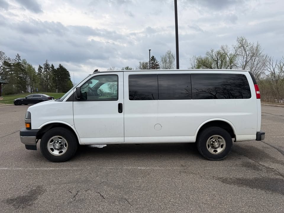 Used 2018 Chevrolet Express 2500 LT w/ LT Preferred Equipment Group RWD image 9
