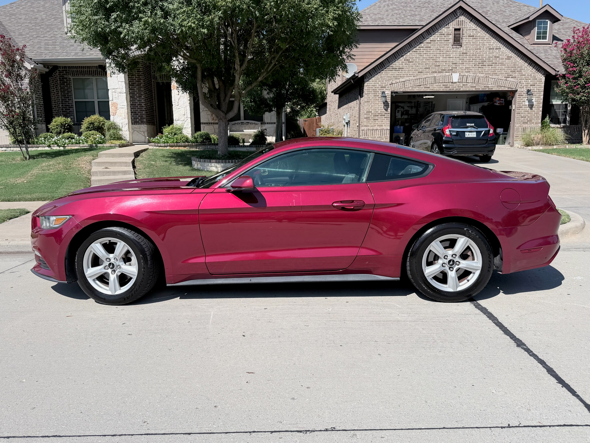 Used 2016 Ford Mustang Coupe RWD image 2