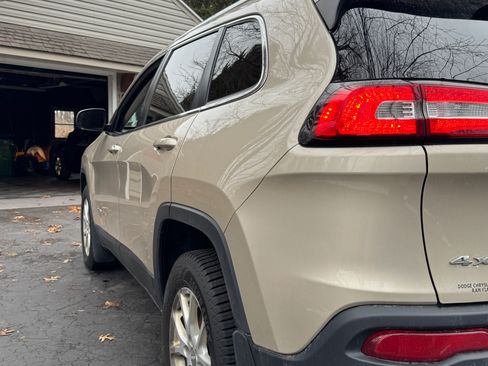 Used 2014 Jeep Cherokee Latitude w/ Cold Weather Group image 9