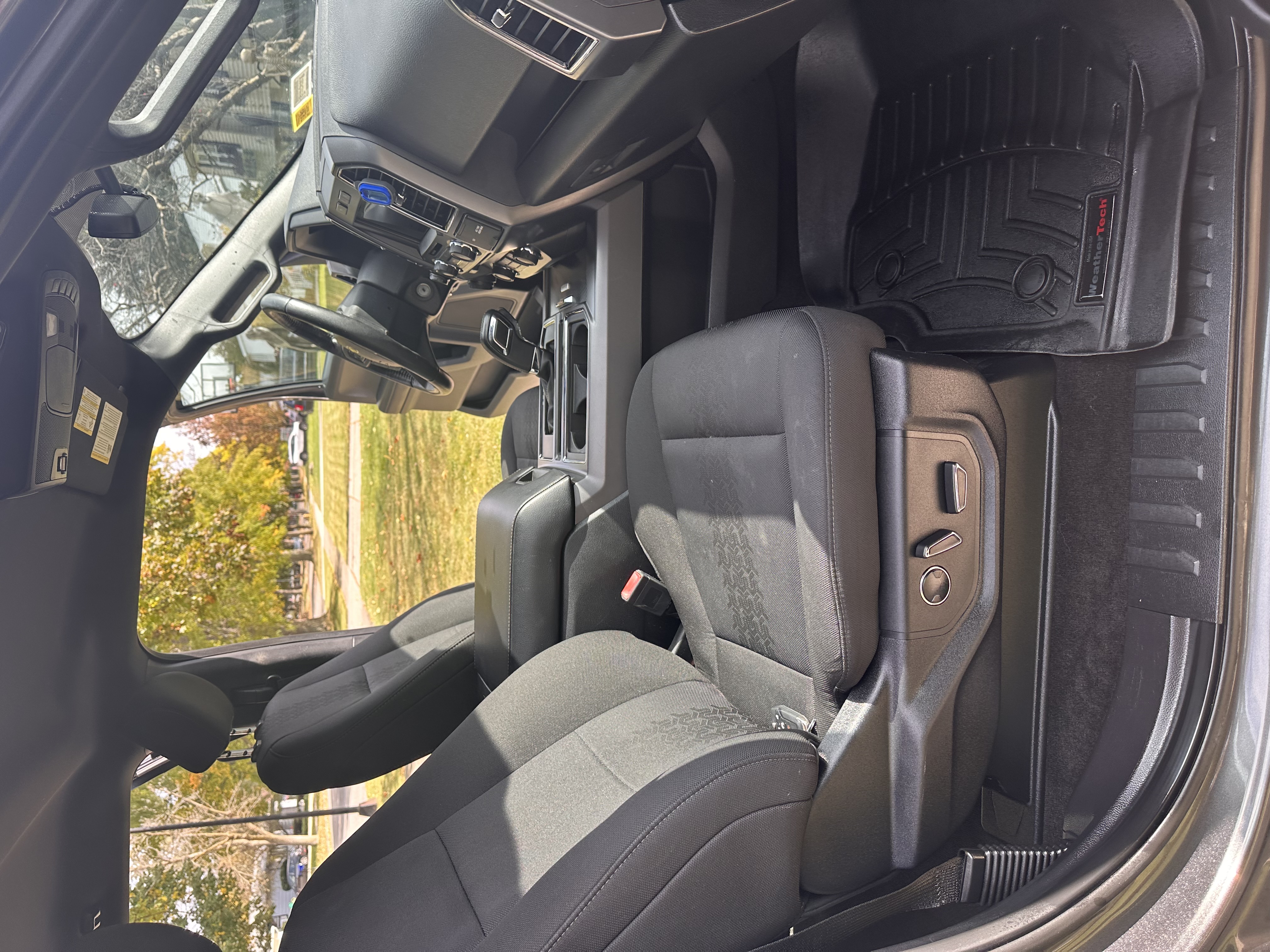 Used 2018 Ford F150 XLT w/ Equipment Group 302A Luxury AWD/4WD image 17