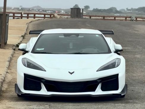 Used 2024 Chevrolet Corvette Z06 RWD image 1