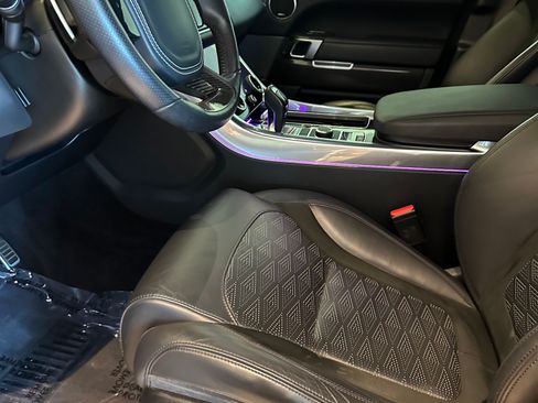 Used 2019 Land Rover Range Rover Sport SVR AWD/4WD image 9