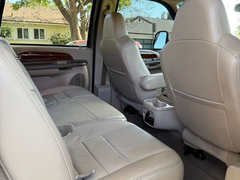 Used 2002 Ford Excursion XLT image 11