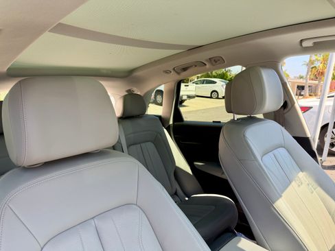 Used 2018 Audi Q5 2.0T Premium Plus w/ Premium Plus Package AWD/4WD image 11
