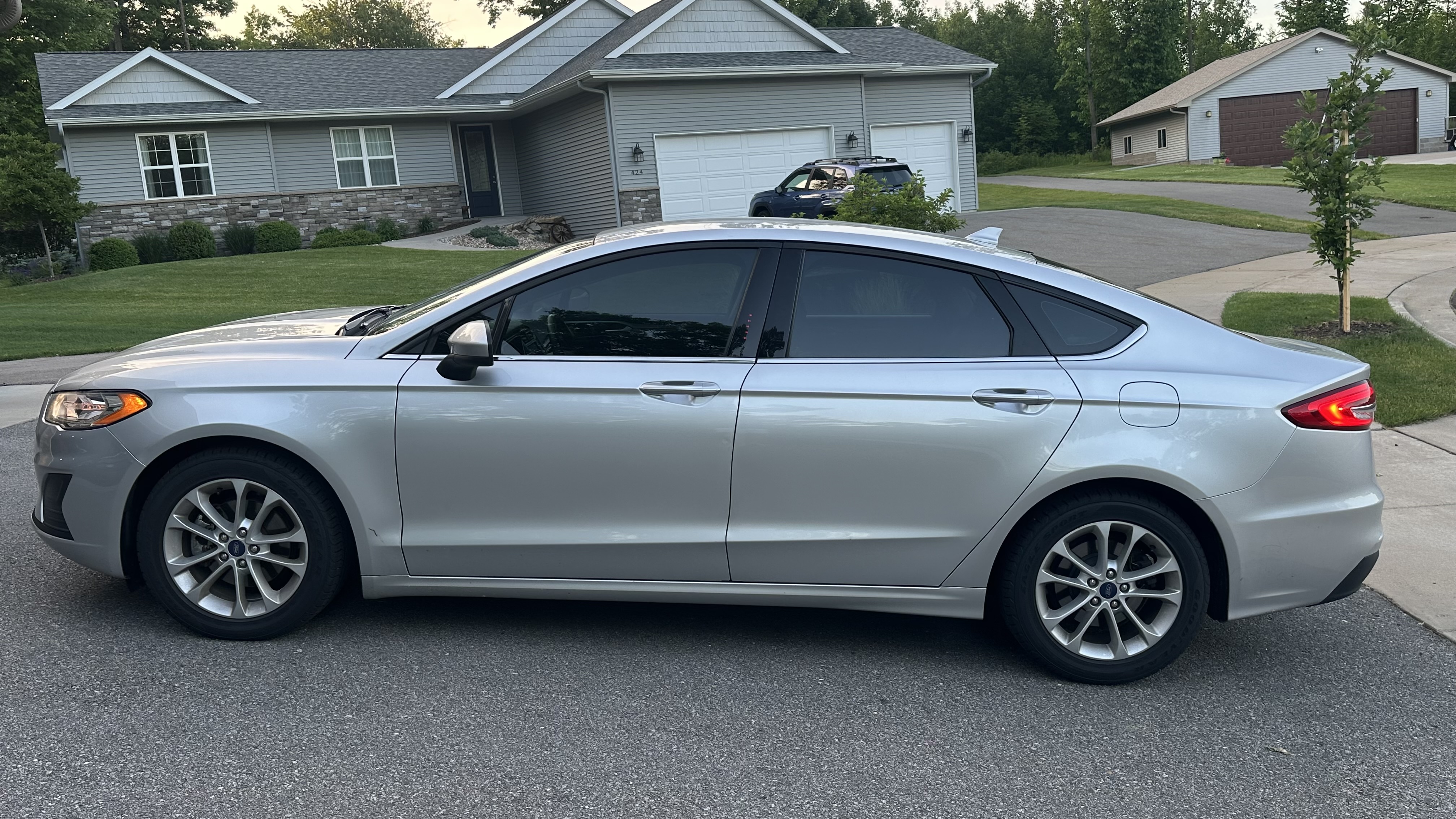 Used 2019 Ford Fusion SE FWD image 10