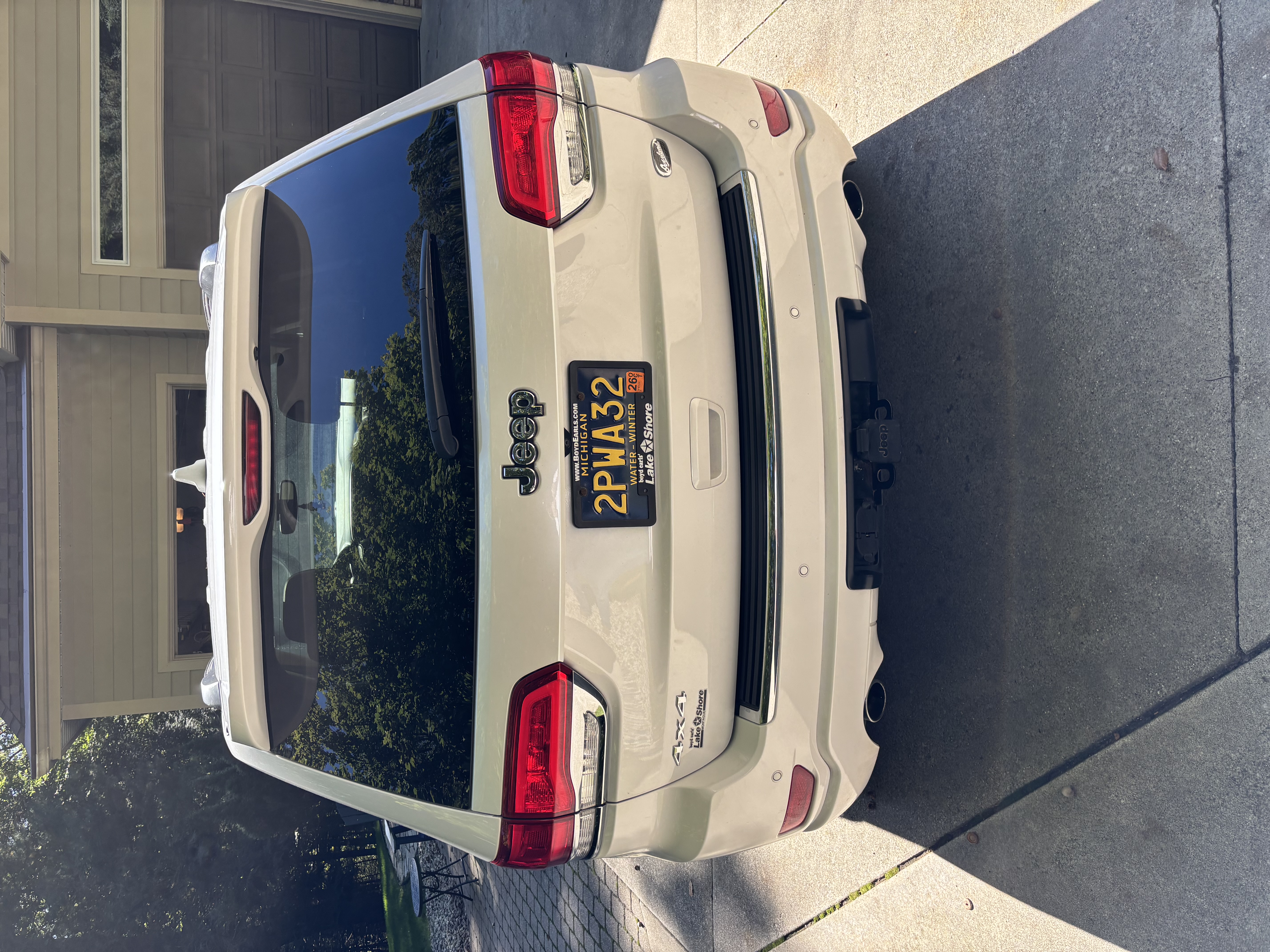 Used 2018 Jeep Grand Cherokee Overland AWD/4WD image 6