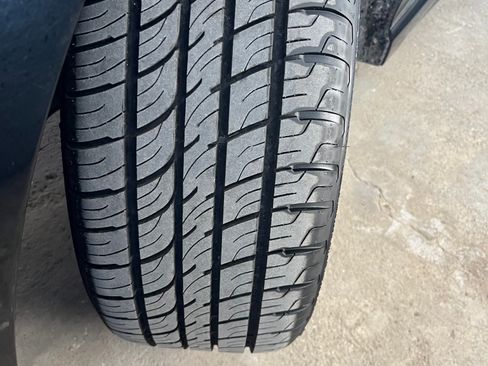 Used 2020 Toyota Camry SE w/ Carpet Mat Package image 19