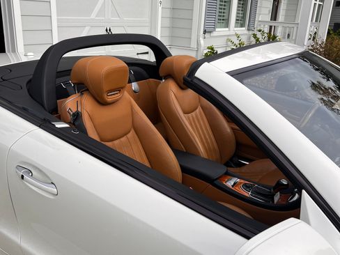 Used 2011 Mercedes-Benz SL 550 image 11