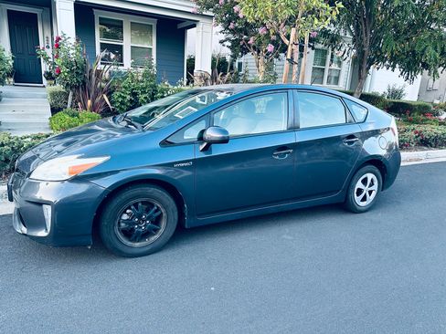 Used 2013 Toyota Prius Four image 5