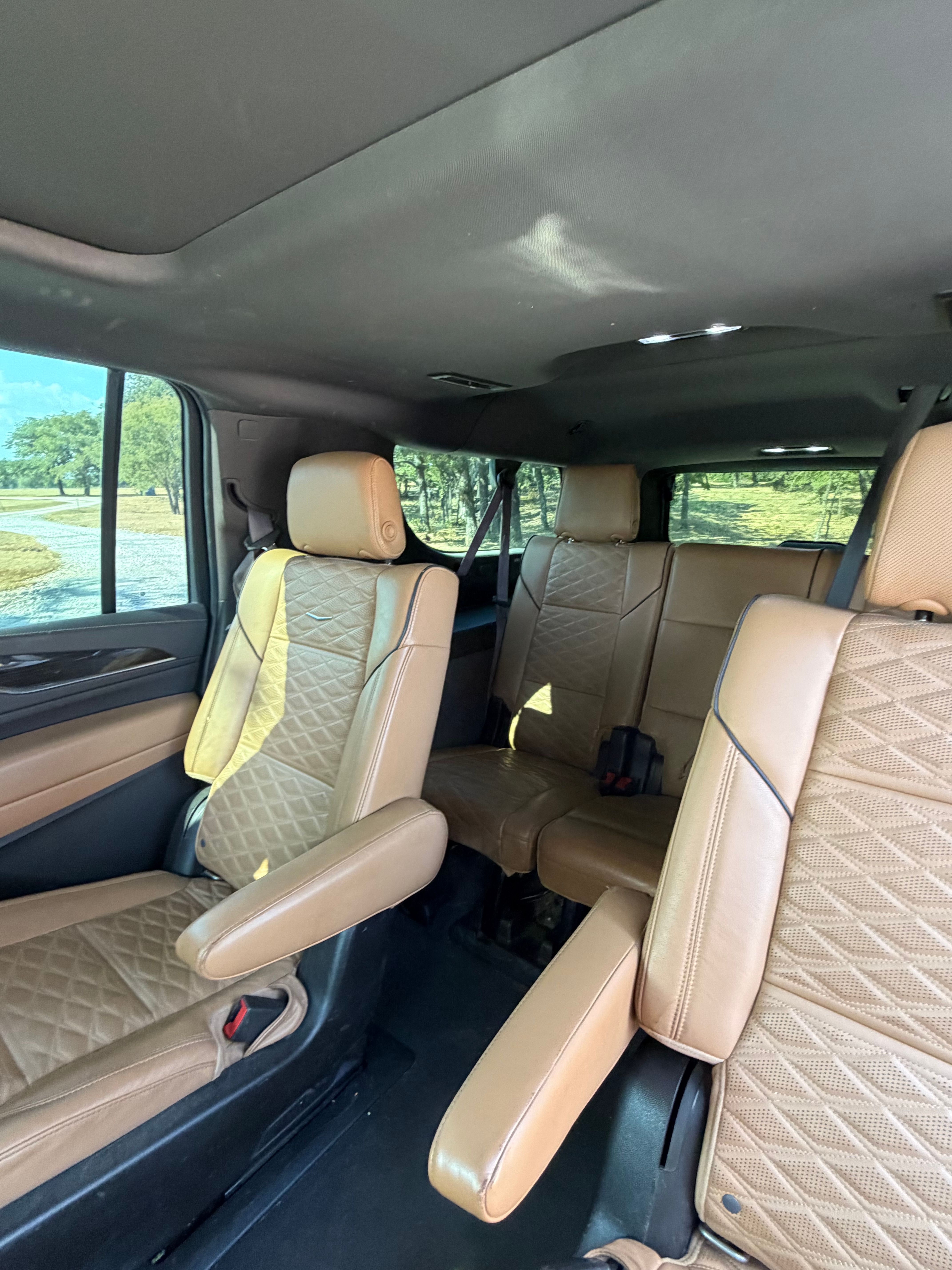 Used 2021 Cadillac Escalade ESV Premium Luxury AWD/4WD image 4