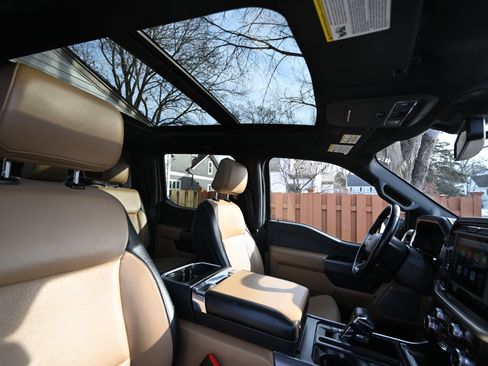 Used 2022 Ford F150 Lariat w/ Equipment Group 501A Mid image 11