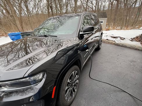 Used 2023 Jeep Grand Cherokee Overland w/ Advanced Protech Group III image 8