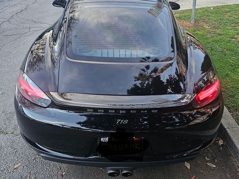 Used 2018 Porsche 718 Cayman Coupe 2D image 8