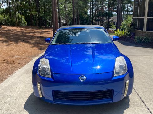 Used 2005 Nissan 350Z Touring RWD image 4