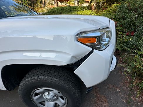 Used 2020 Toyota Tacoma SR AWD/4WD image 9