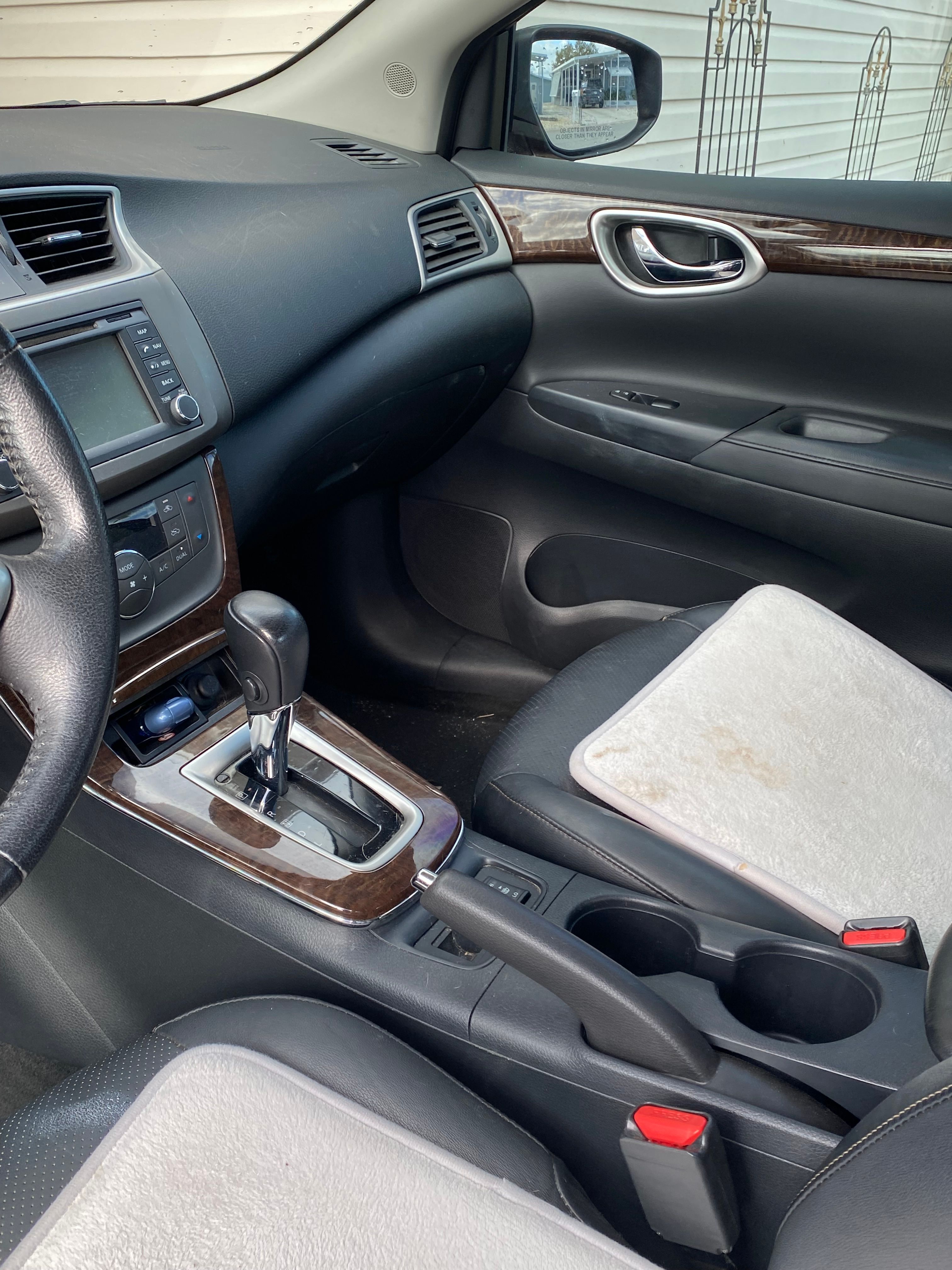 Used 2013 Nissan Sentra SL w/ Premium Pkg FWD image 6
