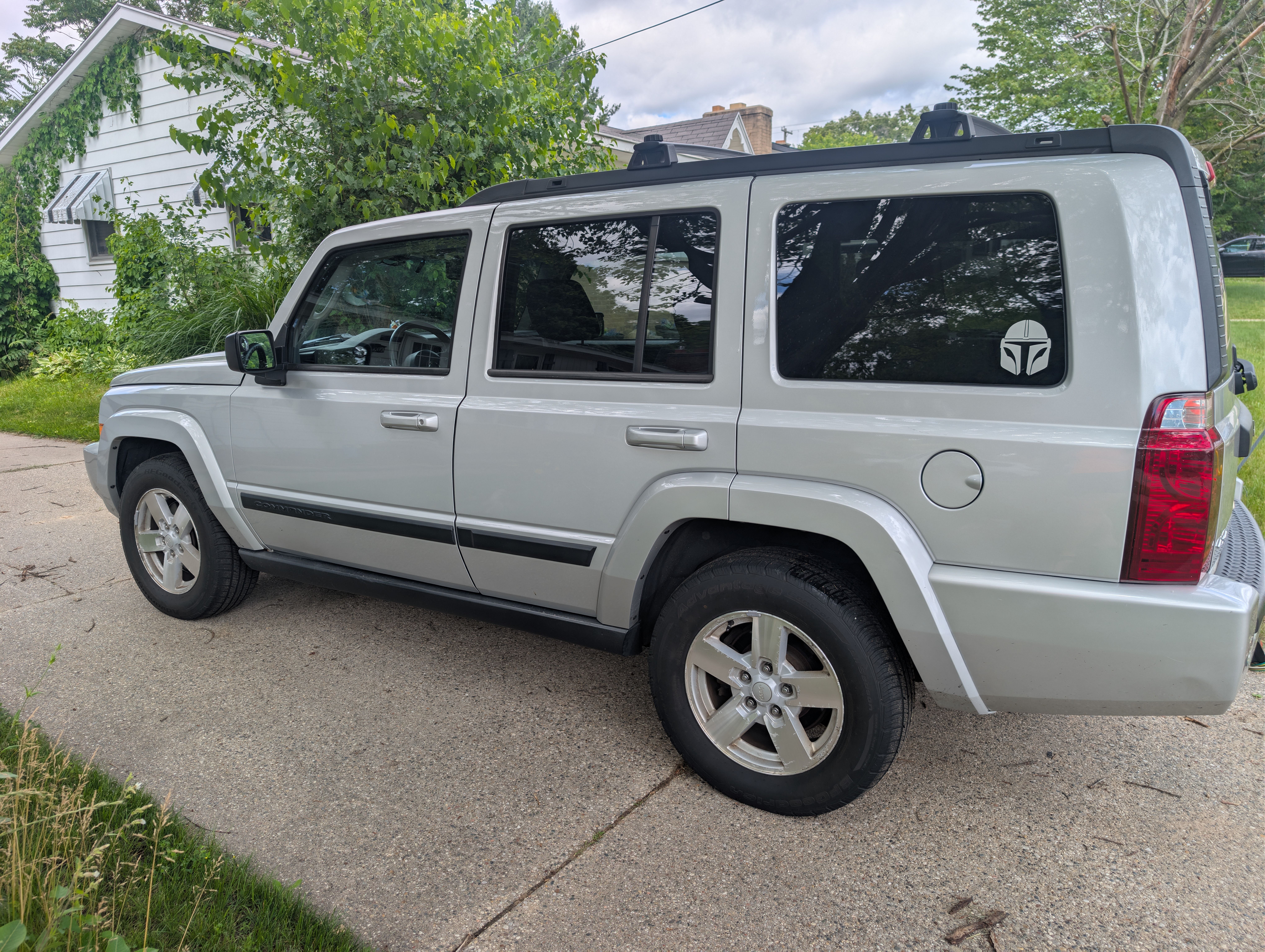Used 2007 Jeep Commander Sport AWD/4WD image 1