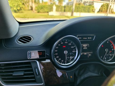 Used 2013 Mercedes-Benz GL 550 4MATIC image 24