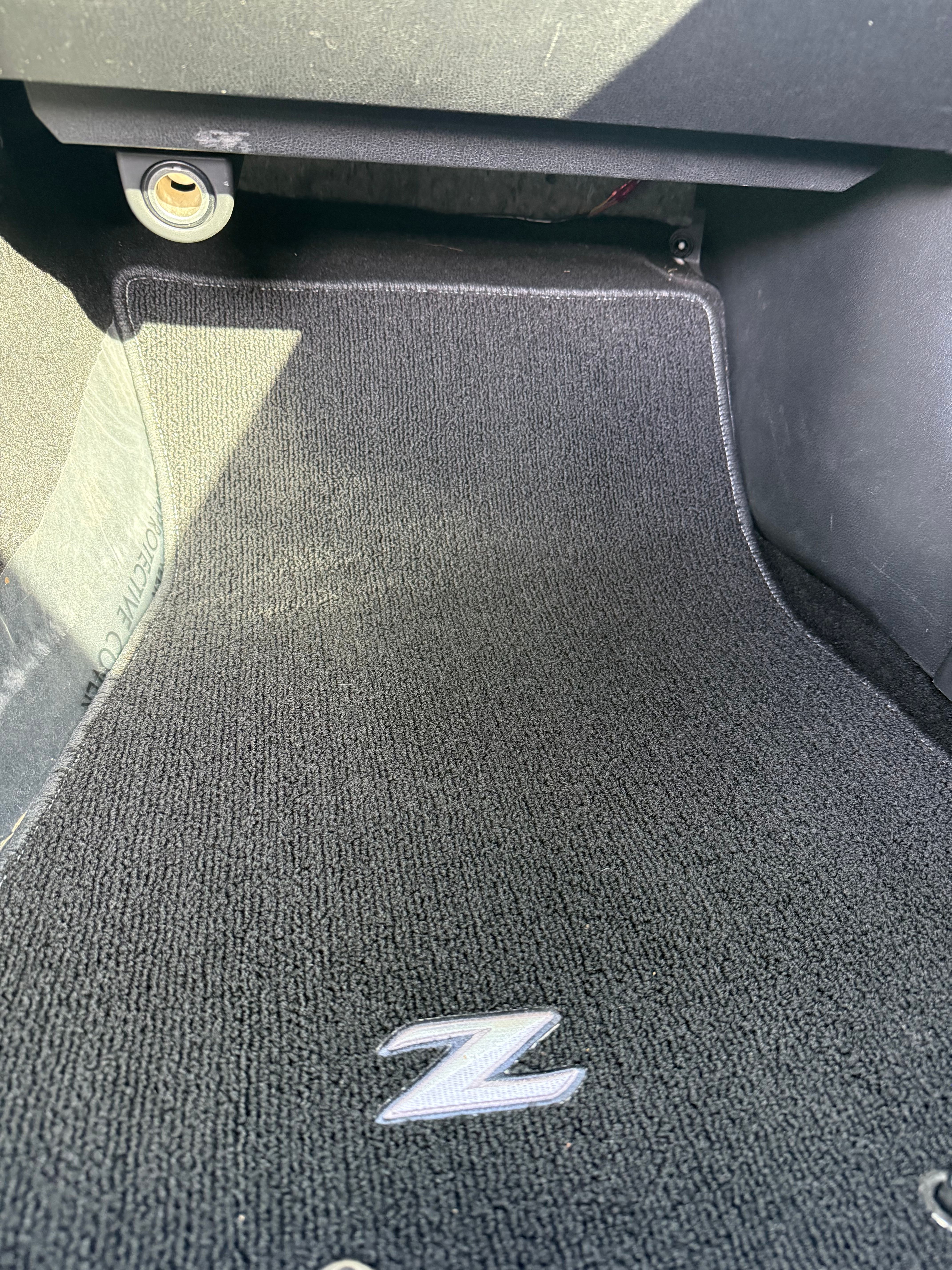 Used 2018 Nissan 370Z Coupe RWD image 16
