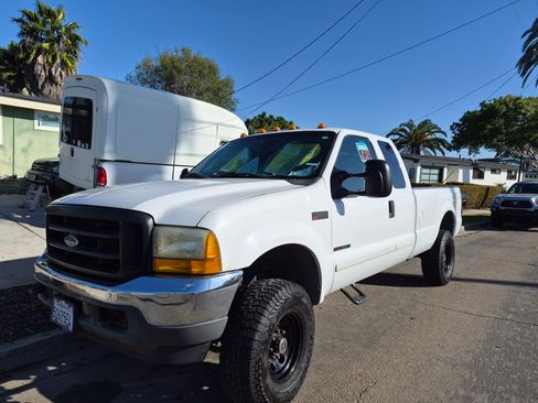 Used 2001 Ford F350 4x4 SuperCab Super Duty image 2