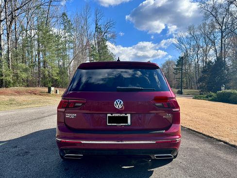 Used 2018 Volkswagen Tiguan SEL w/ R-Line Package image 8