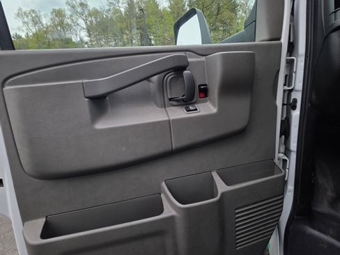 Used 2020 Chevrolet Express 3500 w/ Power Convenience Package RWD image 11