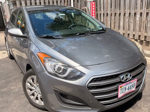 Used 2016 Hyundai Elantra GT FWD image 1
