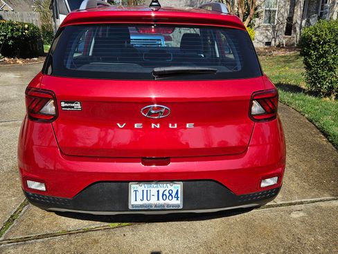 Used 2022 Hyundai Venue Limited w/ Cargo Package image 6