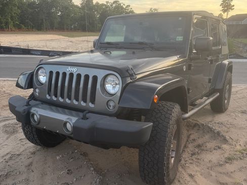 Used 2015 Jeep Wrangler Unlimited Sport AWD/4WD image 2