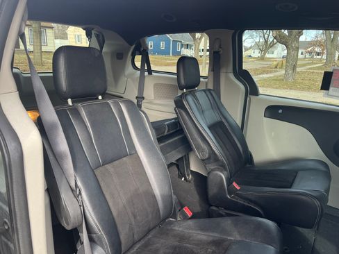 Used 2016 Dodge Grand Caravan SXT image 5