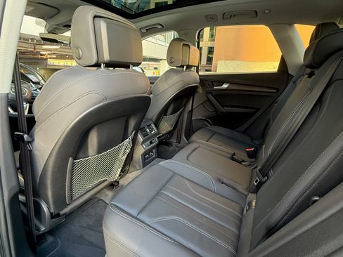Used 2022 Audi Q5 e Premium w/ Convenience Package image 11