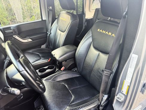 Used 2013 Jeep Wrangler Unlimited Sahara w/ Dual Top Group image 10