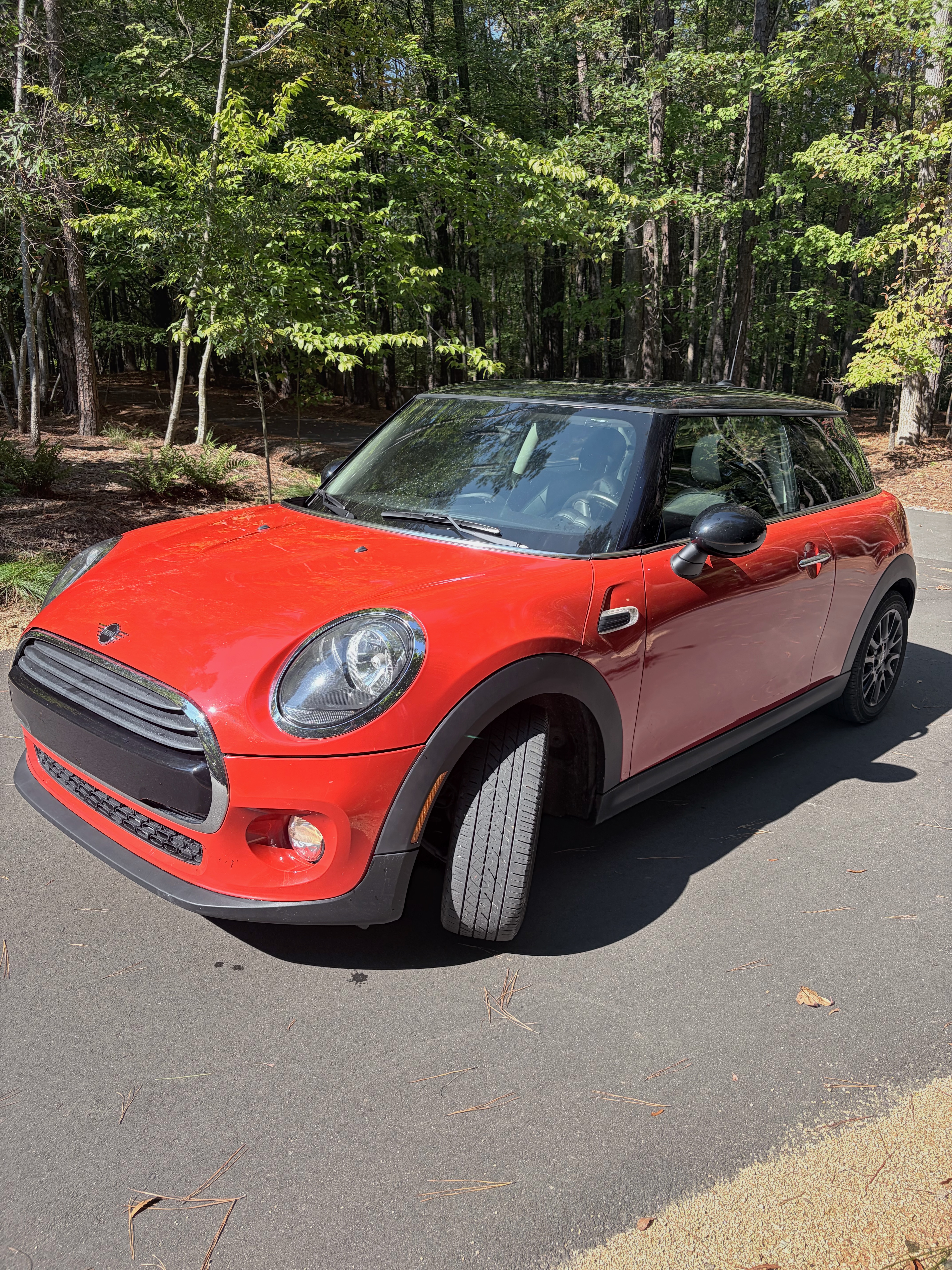Used 2019 MINI Cooper 2-Door Hardtop FWD image 2