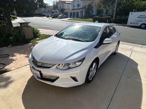 Used 2018 Chevrolet Volt LT w/ Comfort Package FWD image 10