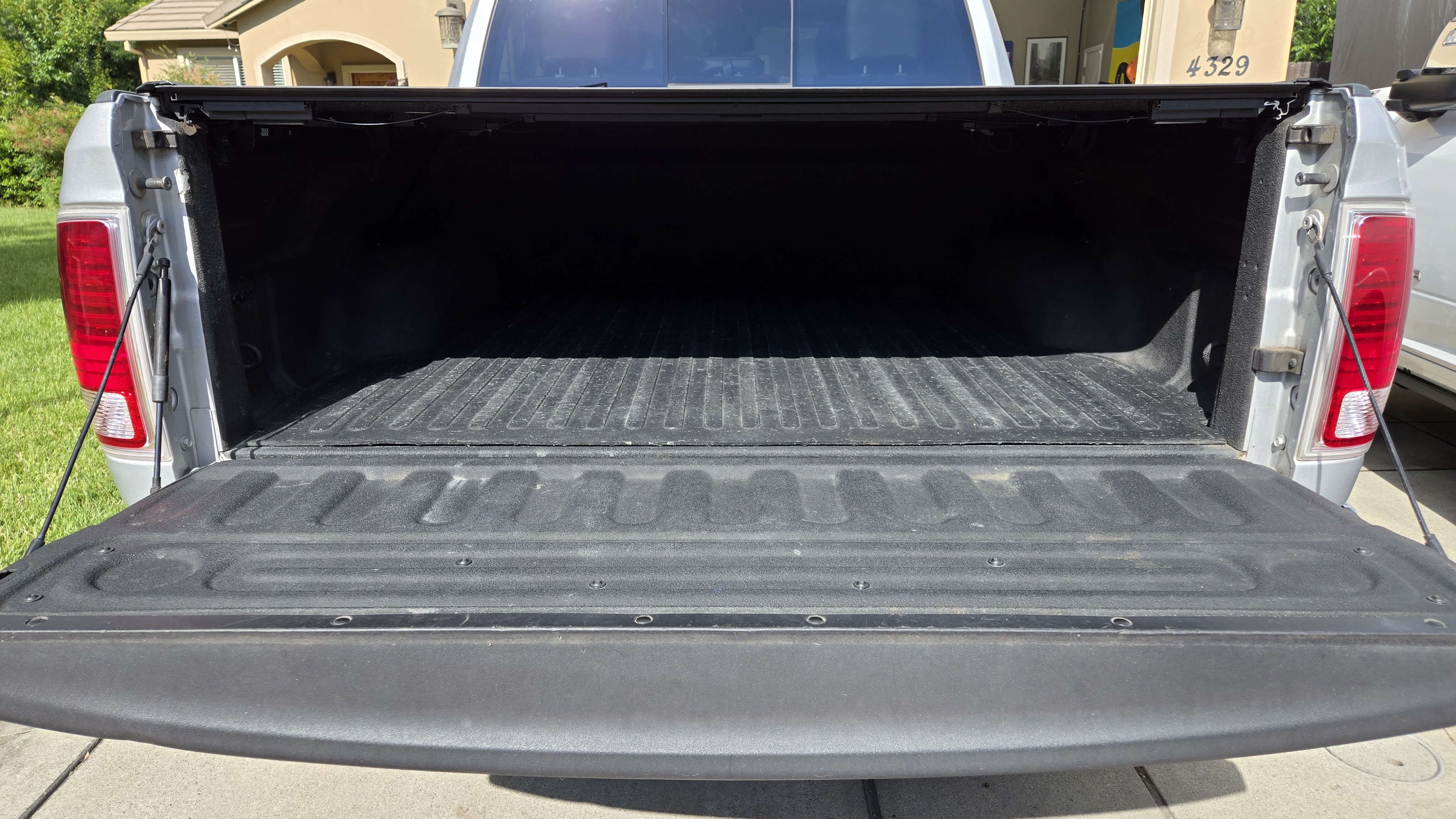 Used 2017 RAM 1500 Laramie w/ Convenience Group AWD/4WD image 13