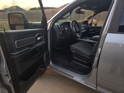 Used 2024 RAM 3500 Big Horn w/ Sport Appearance Package image 5