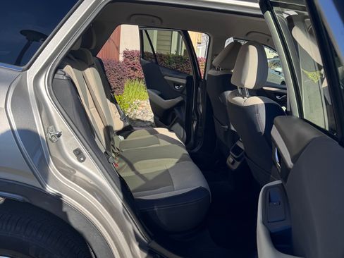 Used 2020 Subaru Outback Premium image 4