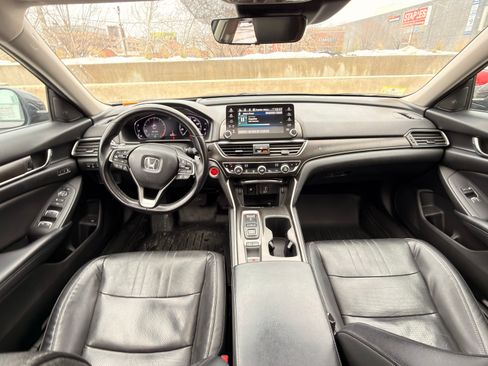 Used 2018 Honda Accord Touring image 15
