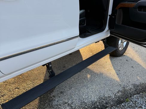 Used 2017 Chevrolet Silverado 2500 High Country w/ Duramax Plus Package image 12