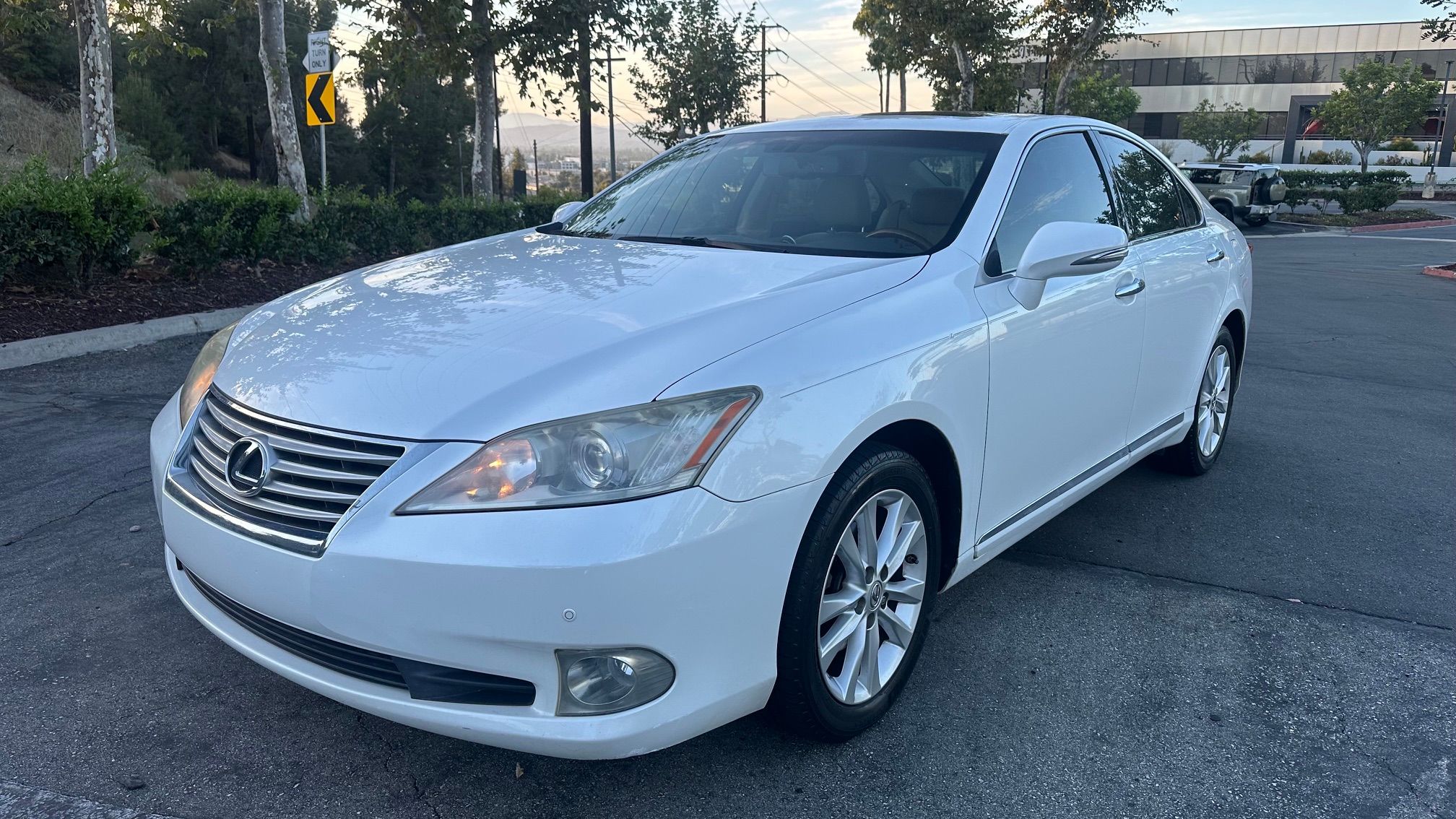 Used 2010 Lexus ES 350 w/ Preferred Accessory Package FWD image 27