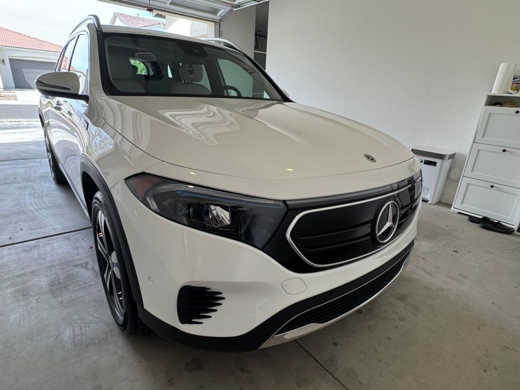 Used 2022 Mercedes-Benz EQB 300 4MATIC image 2